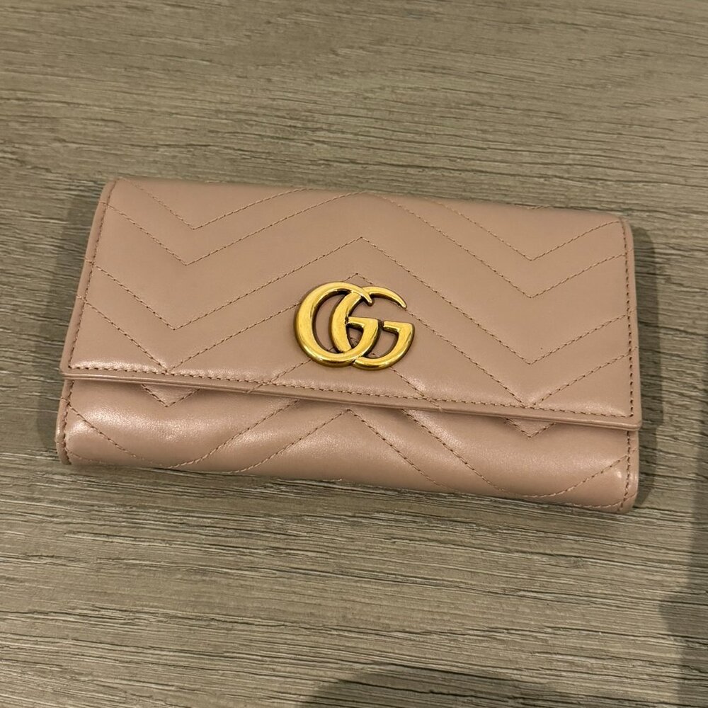 GUCCI Dusty Rose Leather Wallet with Gold Detail